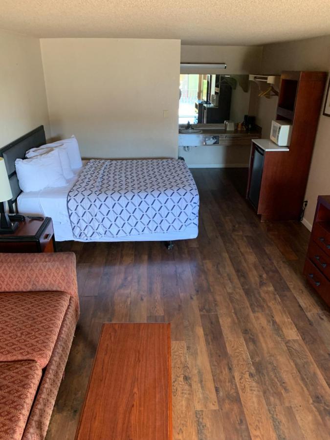 ארלינגטון Smokey Point Motor Inn מראה חיצוני תמונה