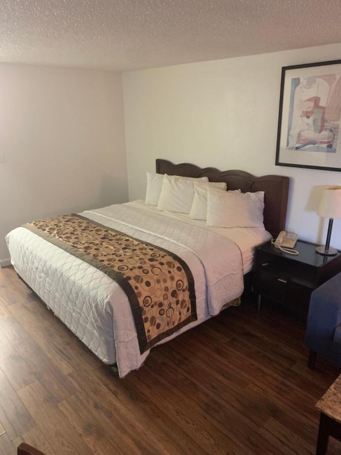ארלינגטון Smokey Point Motor Inn מראה חיצוני תמונה