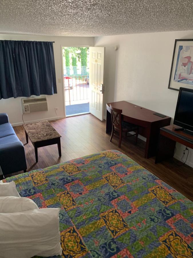 ארלינגטון Smokey Point Motor Inn מראה חיצוני תמונה