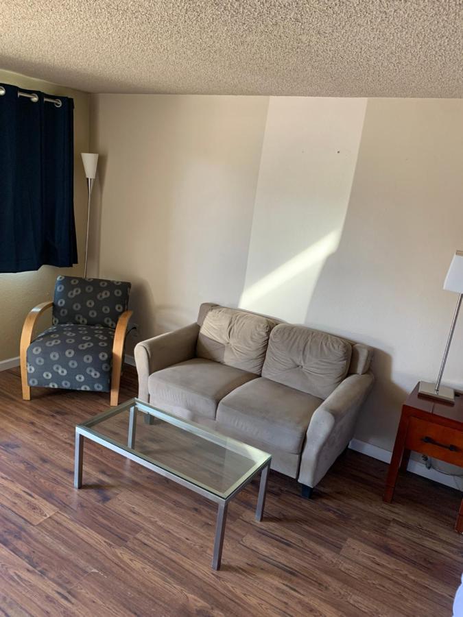 ארלינגטון Smokey Point Motor Inn מראה חיצוני תמונה