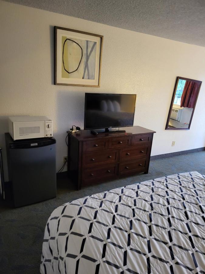 ארלינגטון Smokey Point Motor Inn מראה חיצוני תמונה