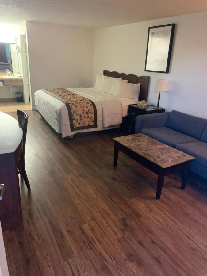 ארלינגטון Smokey Point Motor Inn מראה חיצוני תמונה