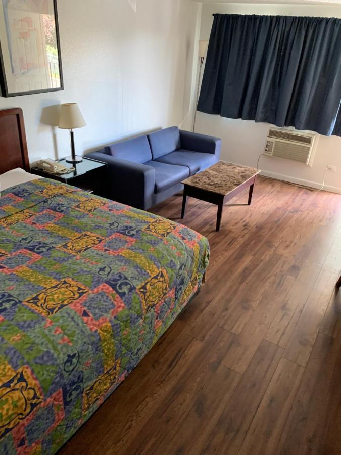 ארלינגטון Smokey Point Motor Inn מראה חיצוני תמונה