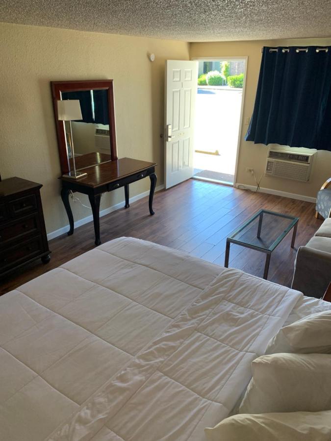 ארלינגטון Smokey Point Motor Inn מראה חיצוני תמונה