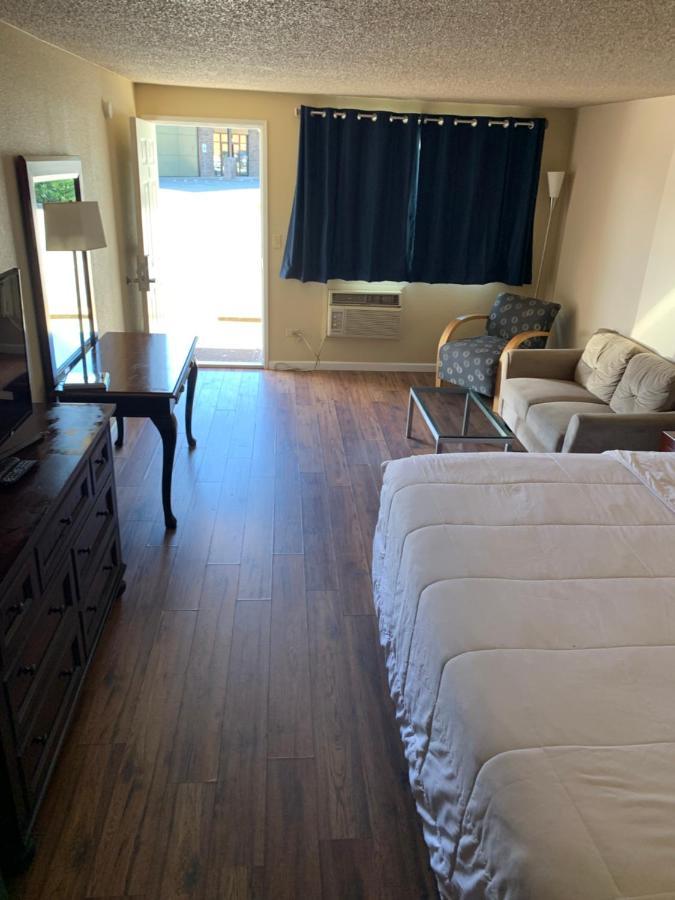 ארלינגטון Smokey Point Motor Inn מראה חיצוני תמונה