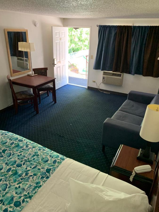 ארלינגטון Smokey Point Motor Inn מראה חיצוני תמונה