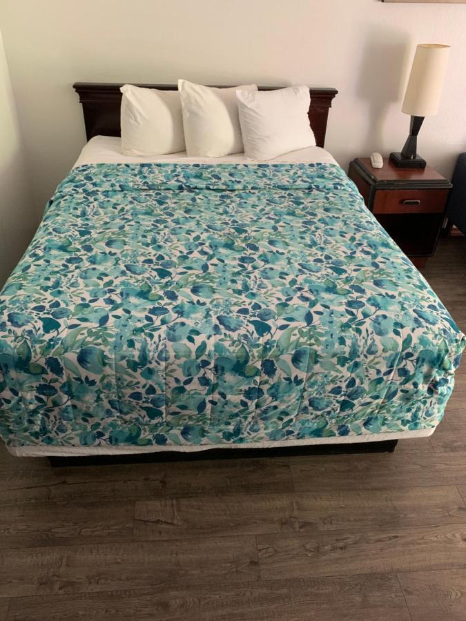 ארלינגטון Smokey Point Motor Inn מראה חיצוני תמונה